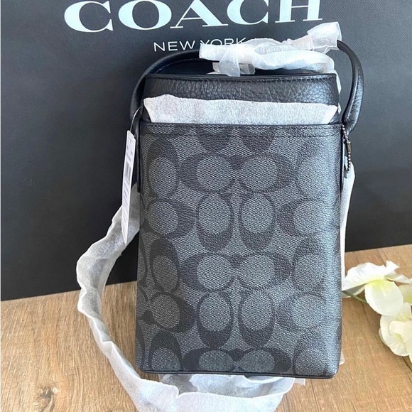 Coach CB911 Hudson Phone Lanyard In Signature Canvas - Picture 1 of 10